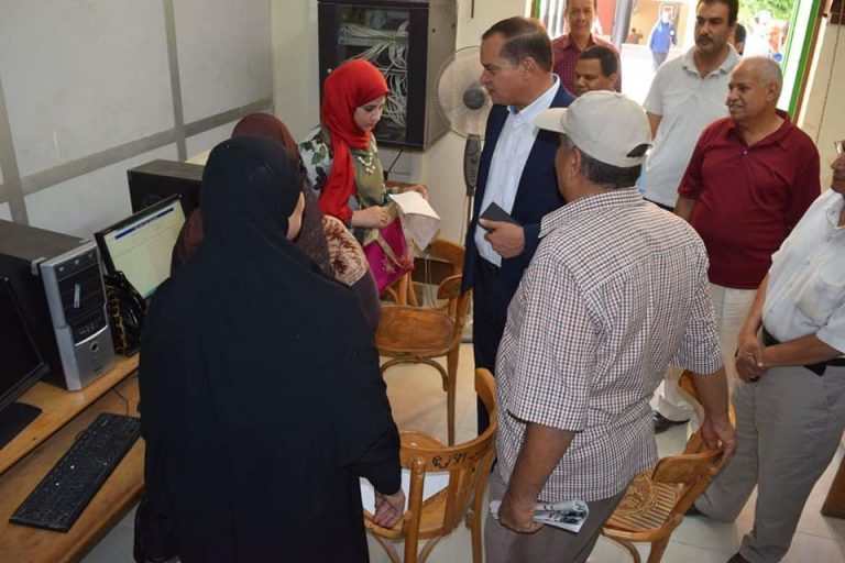 رئيس جامعة سوهاج يتفقد معامل التنسيق بالحرم القديم