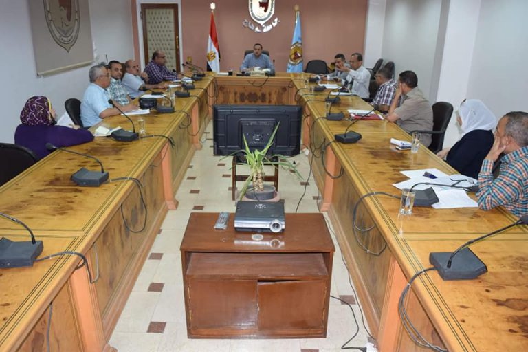 تطوير الخدمات العلاجية للهيئة التدريسية على مائدة مناقشات جامعة سوهاج