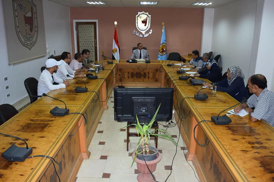 عيدية رئيس جامعة سوهاج لطلابه .. إنشاء قناة تلفزيونية للجامعة