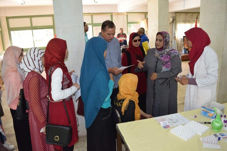 بدء التسكين وإجراء الكشف الطبي على 1900 طالب بجامعة سوهاج