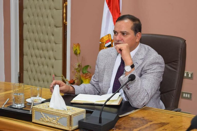 تثبيت المتعاقدين و استعدادات العام الجديد أهم محاور اجتماع رئيس جامعة سوهاج مع أمناء الكليات