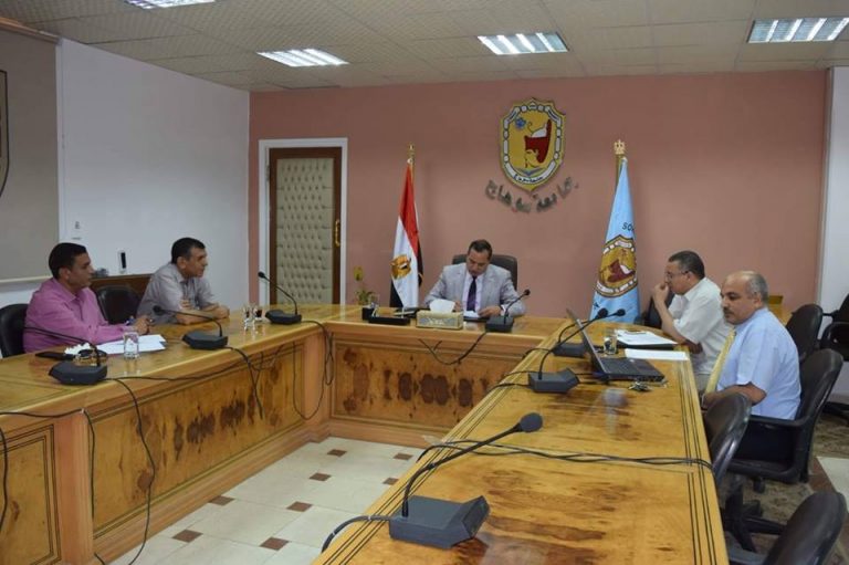 رئيس جامعة سوهاج يتابع آخر تطورات تنفيذ الجودة بالمركزية