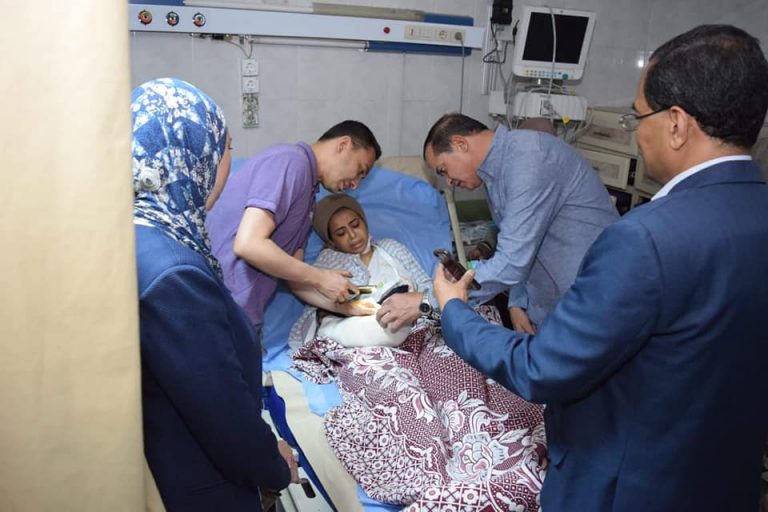 “المستشفي الجامعي بسوهاج ” تنقذ يد فتاة من البتر