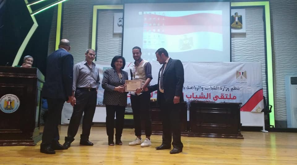 جامعة سوهاج تحصد الميدالية الذهبية في ملتقى “لنعبر جسراً”