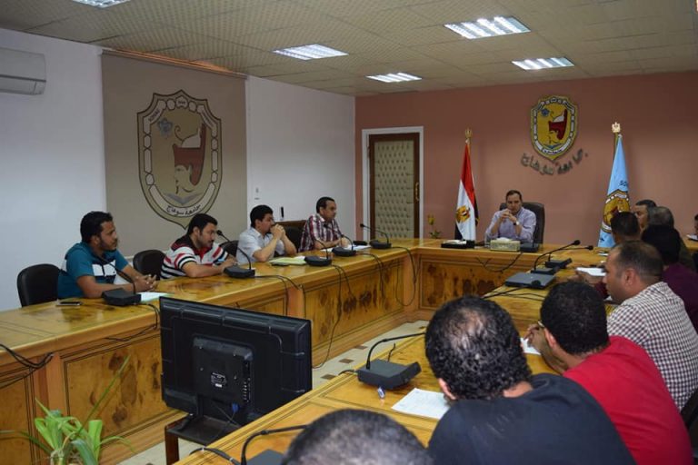 صيانة الأجهزة تجتمع بجامعة سوهاج لتحسين أداء العمل