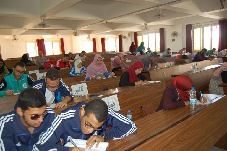 ‘‘عمر وإسراء‘‘ يمثلان جامعة سوهاج في مسابقة الطالب المثالي بالسويس