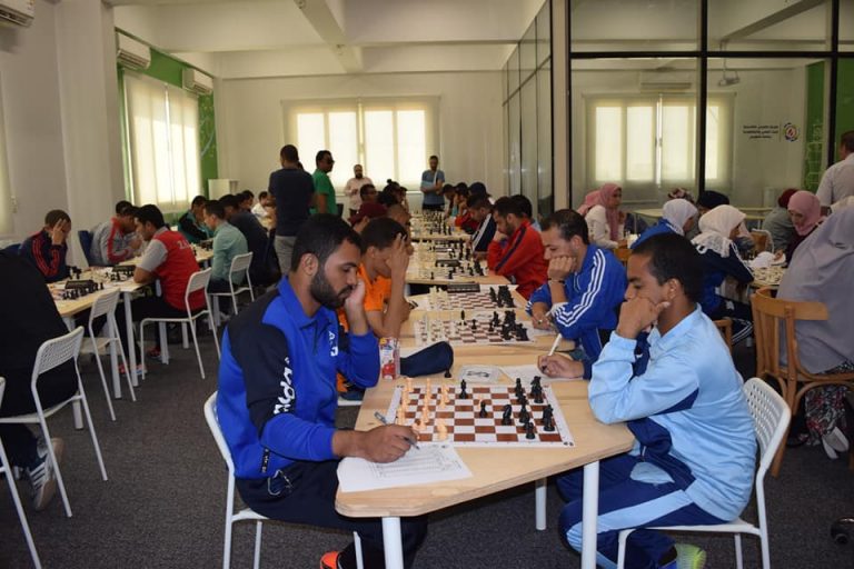 جامعة سوهاج تفوز على ٥ جامعات في “الشطرنج” بأسبوع المدن بالسويس