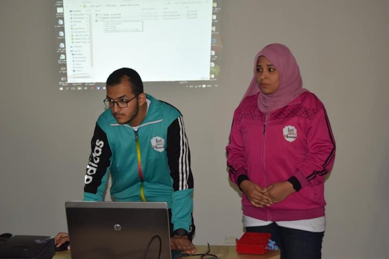 جامعة سوهاج تعرض انتاج الوقود باستخدام أشعة الشمس في السويس