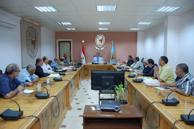 مركز أنظمة دعم الوحدات الصناعية بجامعة سوهاج يناقش آليات عمله المرحلة القادمة