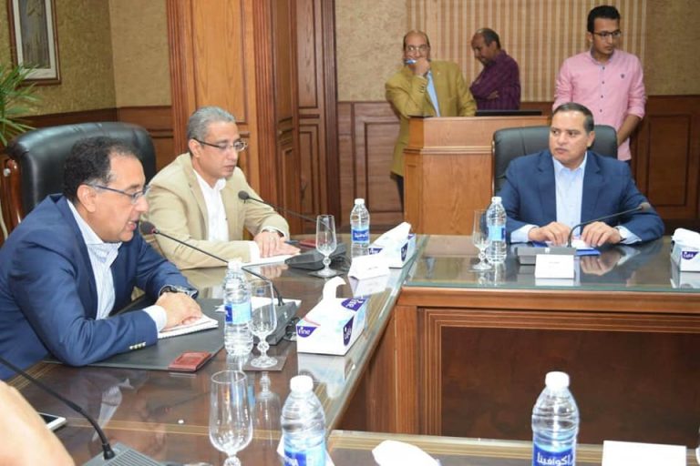 الدكتور مصطفي مدبولي رئيس مجلس الوزراء يجتمع مع الدكتور أحمد الأنصاري محافظ سوهاج والدكتور أحمد عزيز رئيس الجامعة