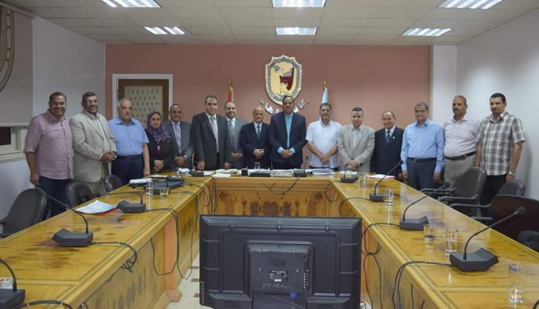 فتح مدرسة للتعليم الفني علي مائدة مناقشات جامعة سوهاج