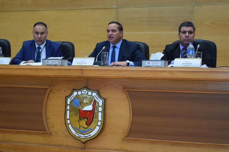 رئيس الجامعة يشهد ختام مهرجان سوهاج الدولي الأول ‘‘ في حب النيل ‘‘