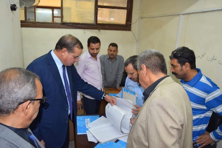 رئيس الجامعة يتابع سير العمل بالإدارة المركزية