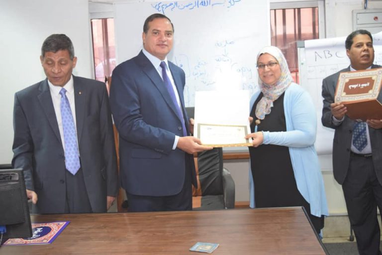 تكريم ٣٧ متدربي “دورة TOT” تدريب القيادات الإدارية بجامعة سوهاج
