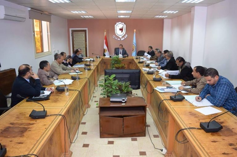 رئيس الجامعة يترأس لجنة المنشآت بجامعة سوهاج