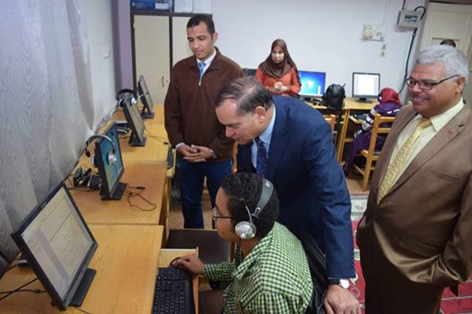 للمرة الأولى بجامعة سوهاج .. عقد امتحانات فاقدي البصر إلكترونيا