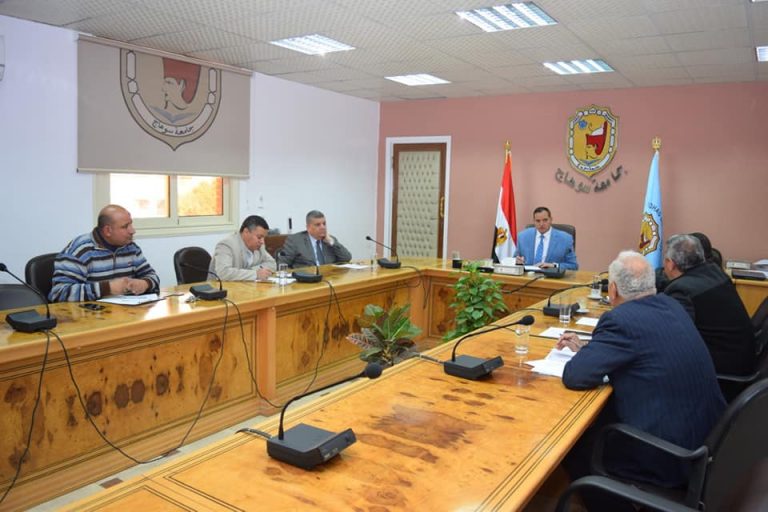 رئيس الجامعة يجتمع بأعضاء مجلس إدارة الاتحاد الرياضي بالجامعة