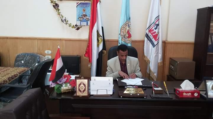السيد الأستاذ الدكتور/عميد كلية الألسن بسوهاج