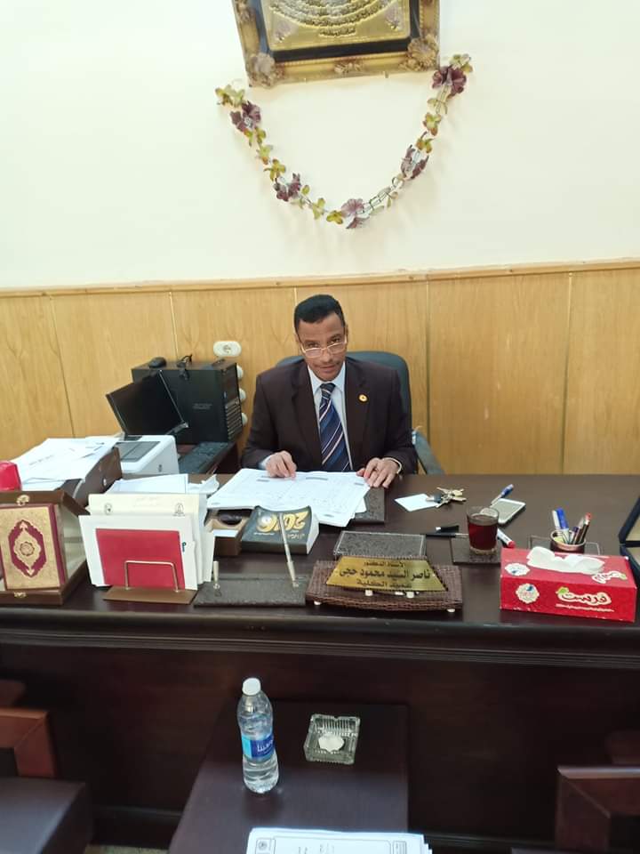 عقد اجتماع عميد كلية الألسن بأعضاء هيئة التدريس للاستعداد للعام الدراسي الجديد