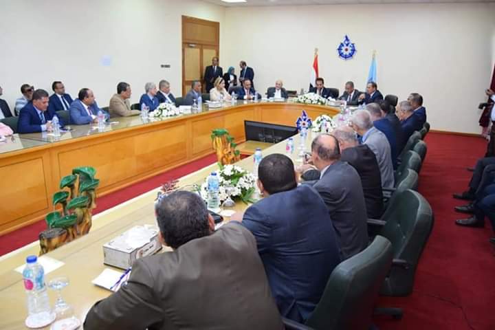 وزير التعليم العالي يناقش مع عمداء جامعة سوهاج خطة استقبال العام الدراسي الجديد.