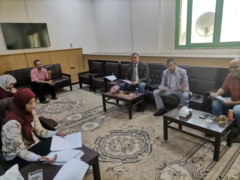 سيمنار قسم اللغة الفارسية  لمناقشة خطة البحث لرسالة الماجستير للباحثة  المذكوة