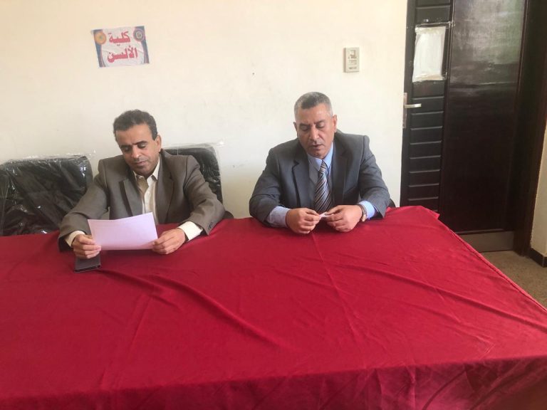 تحت رعاية الاستاذ الدكتور /صبري توفيق همام عميد كلية الالسن عقد اجتماع اليوم باالجهاز الاداري بالكلية