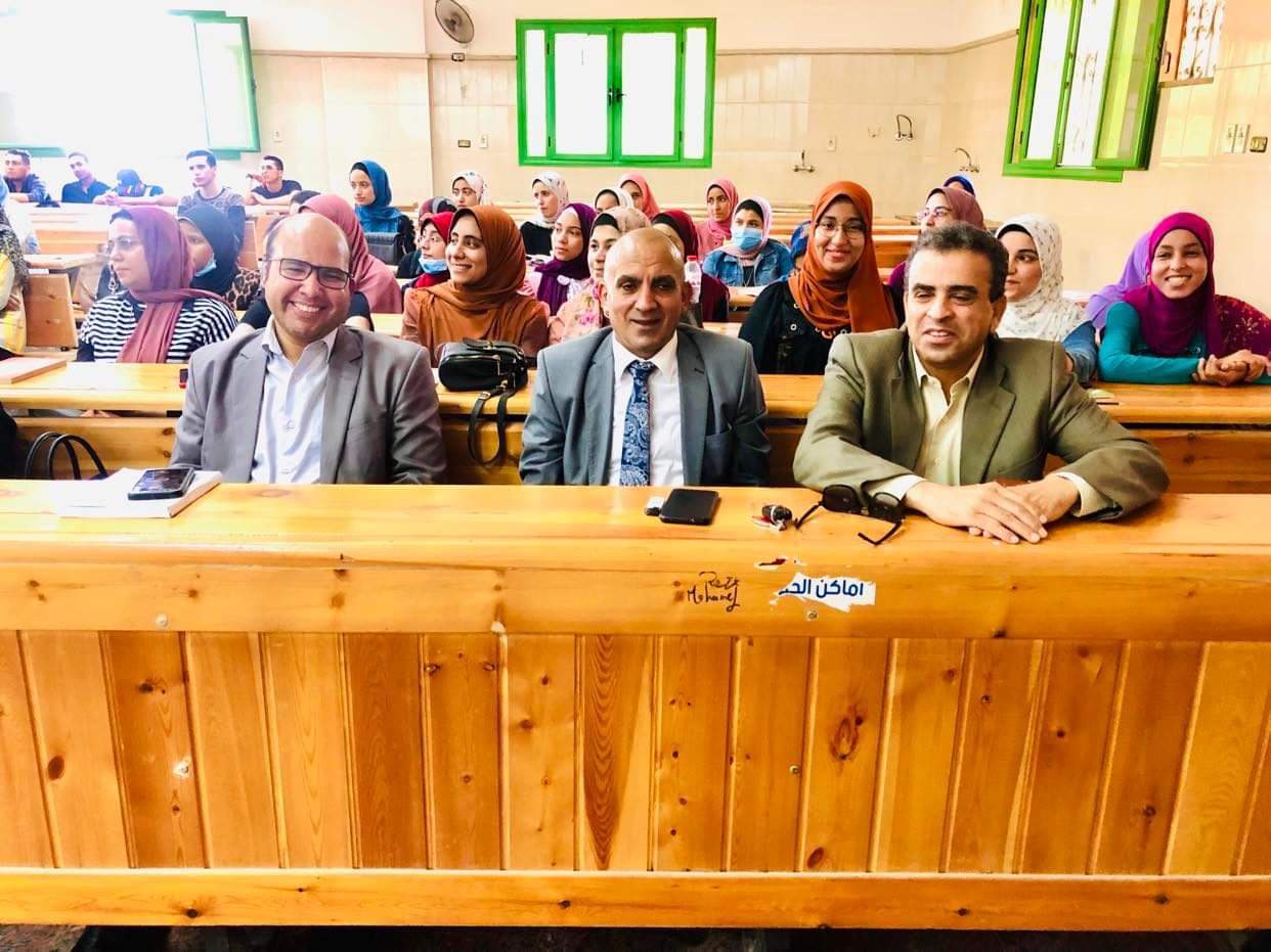 اليوم من ورشة عمل قدمتها دكتورة رشا يوسف مدير مشروعات قطاع الصعيد للتدريب ومحاضرة الادب الامريكي عن مهارات ا حل المشكلات