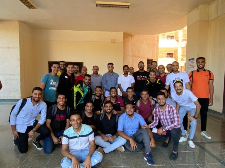 تحت رعاية الاستاذ الدكتور رئيس الجامعة حصول كلية الالسن علي المركز الاول  والثاني  في منافسات فردية وقوية بينهم لعلبة تنس الطولة تألق بالفوز كلا من الطالبة فرح نزية احمدوحصلت علي المركز الثاني سهيلة محمود احمد بين الكليات التالية كلية التربية الرياضية والزراعة والهندسة والتجارة والتمريض ادارة النشاط الرياضي بالادارة العامة لرعاية شباب المركزية