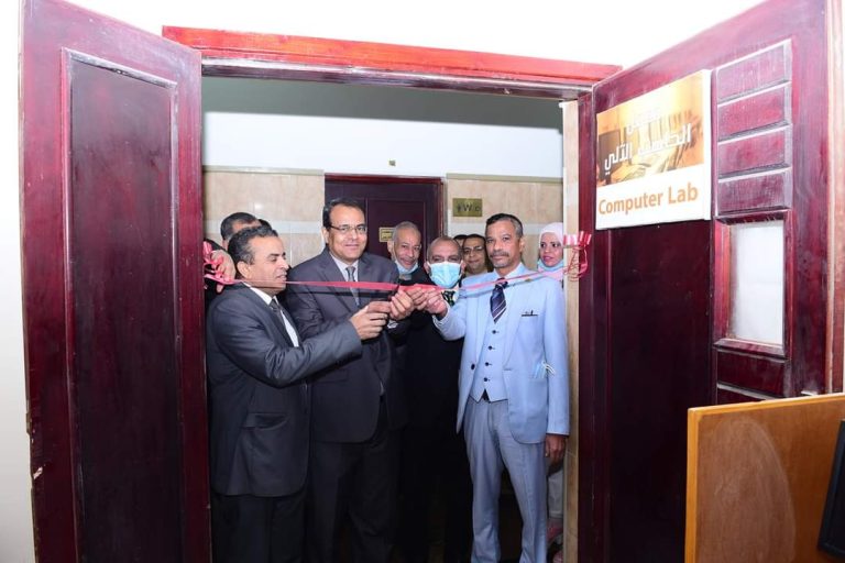 تحت رعاية الأستاذ الدكتور رئيس الجامعة والأستاذ/مصطفي عبدالخالق الدكتور صبري همام عميد تم افتتاح معملي اللغة والحاسب الآلي ومركز تعليم الكبار بالكلية بالمقر الجامعة الجديدة بالكوامل بكلية الألسن