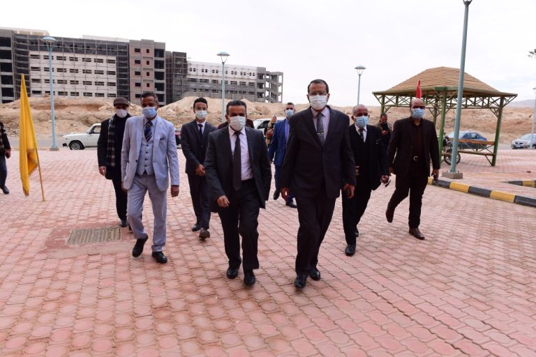 تواصل امتحانات الفصل الدراسي الأول للعام الجامعي 2021 /2022 بكلية الألسن جامعة سوهاج