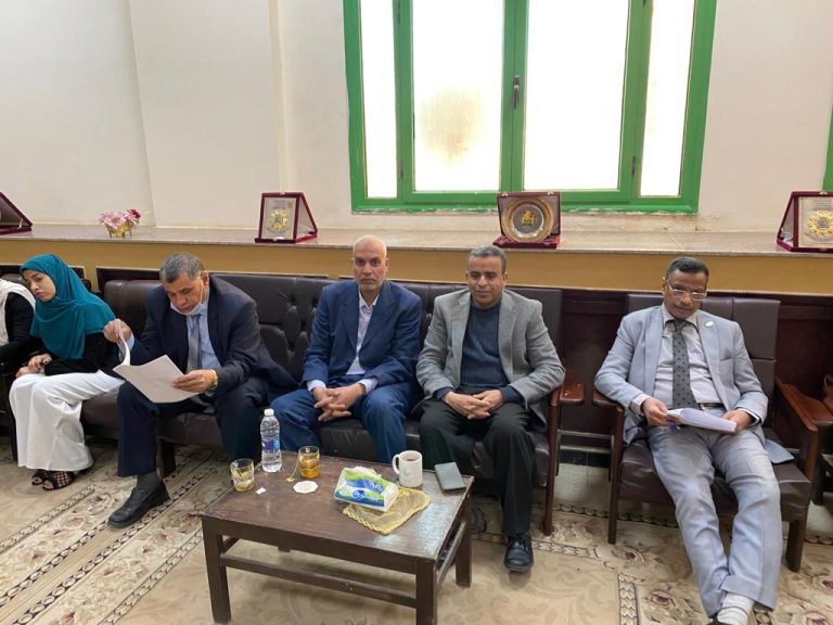 اليوم مناقشة سيمنار العلمي الخاص بالباحثة جهاد حمدى عبدالحميد المعيدة بقسم اللغة الفارسية