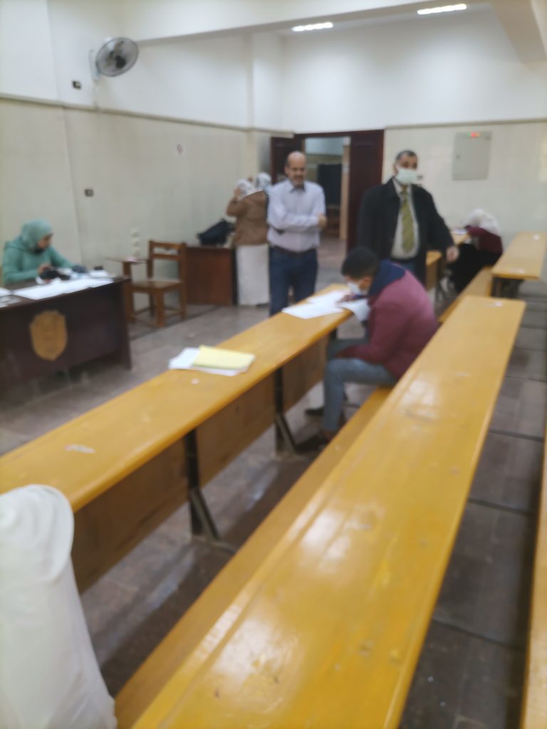 سير عملية امتحانات دبلومة الترجمة المتخصصة الفرقة الأولى والثانية لدبلومة الدراسات العليا قسم اللغة الإنجليزية بكلية الألسن