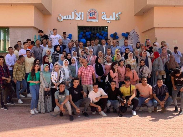 تحت رعاية الأستاذ الدكتور مصطفى عبد الخالق رئيس الجامعة والأستاذ الدكتور عبدالناصر يس وعميد الكلية الألسن استقبال الطلاب الجدد والقدامى للعام الجامعي 2022/ 2023