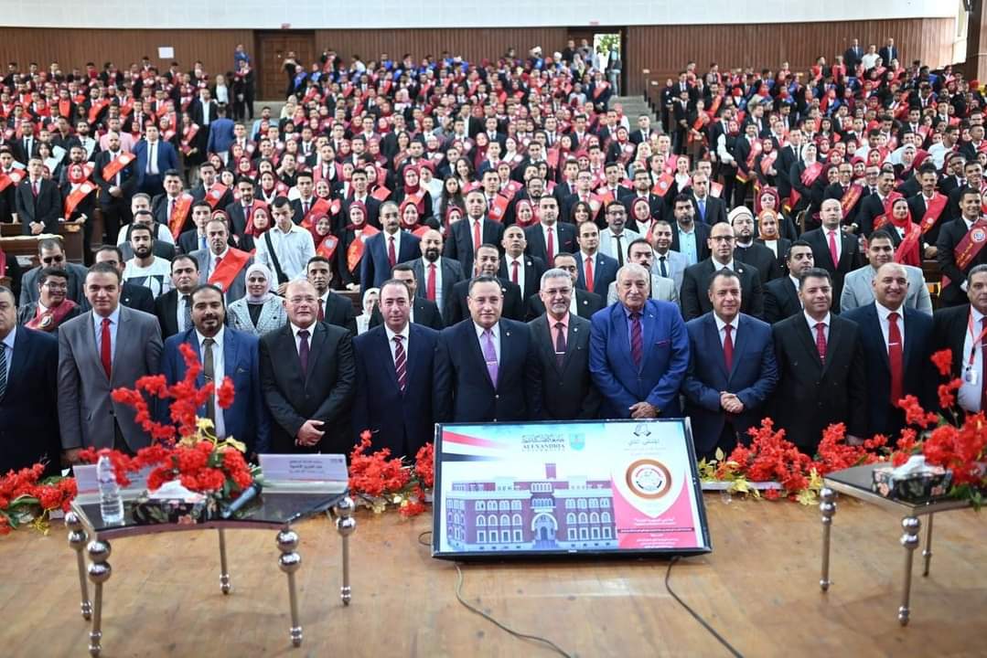 طلاب كلية الألسن جامعة سوهاج يشاركون في طلاب من أجل مصر