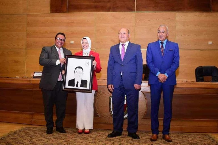 الطالبة فاطمة منتصر بقسم اللغة الإسبانية كلية الألسن