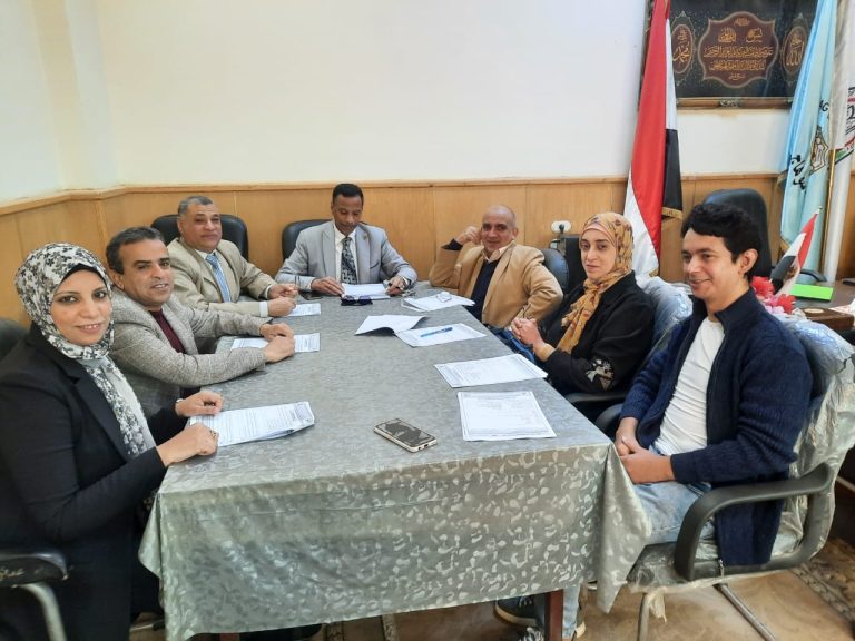 انعقد اليوم الأربعاء الموافق ١٣ ديسمبر ٢٠٢٣ مجلس كلية الألسن وذلك فى تمام الساعه الثانية عشر بحضور كل من :  السيد الاستاذ الدكتور ناصر حجي، عميد الكلية  السيد الاستاذ الدكتور حمادي عبد الحميد وكيل الكلية لشئون التعليم والطلاب  السيد الاستاذ الدكتور بهاء الدين محمد مزيد وكيل الكلية للدراسات العليا و السيد الاستاذ الدكتور صبري توفيق وكيل الكلية لشئون البيئة  السيدة الأستاذة الدكتور شيماء الصغير رئيس قسم اللغة الألمانية  السيدة الدكتوره هالة نصر الدين المدرس بالكلية  السيد الدكتور ناصر حارس مدير وحدة ضمان الجودة