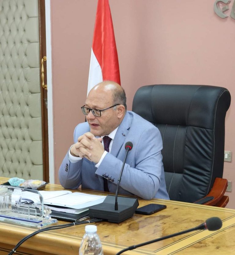 انعقاد الاجتماع الدورى لمجلس شئون الدراسات العليا والبحوث برئاسة الدكتور حسان النعماني رئيس جامعة سوهاج .