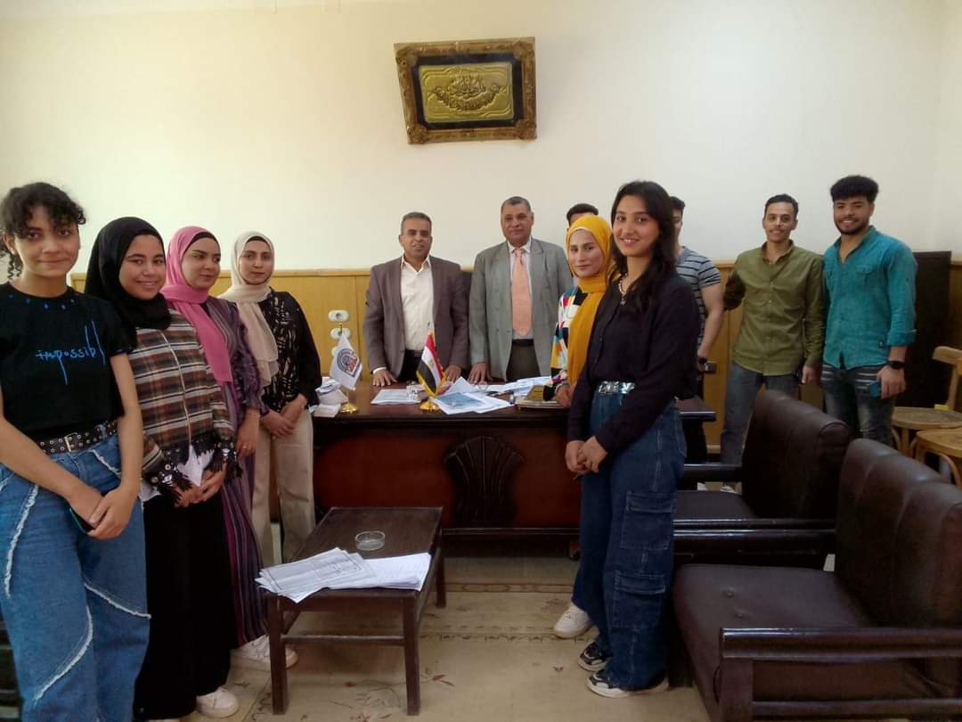 ندوة بعنوان كلية الألسن ودورها ف الاستثمار البيئي