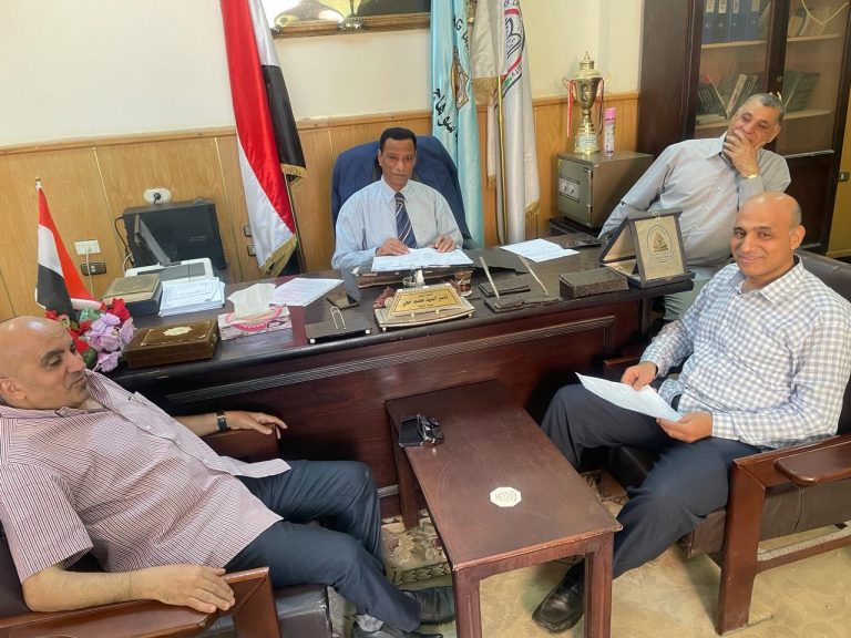 اجتماع السيد الأستاذ الدكتور ناصر حجي عميد الكلية بالسادة أعضاء هيئة التدريس استعداد لامتحانات الفصل الدراسي الثاني للعام الجامعي ٢٠٢٣-٢٠٢٤ م