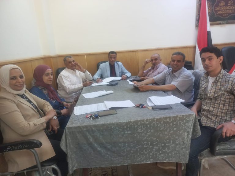 وقد ناقش المجلس استعدادات كلية الألسن لامتحانات الفصل الدراسي الثاني دور مايو ٢٠٢٣-٢٠٢٤  واعتمد جداول الامتحانات لمرحلتى الليسانس والدراسات العليا.