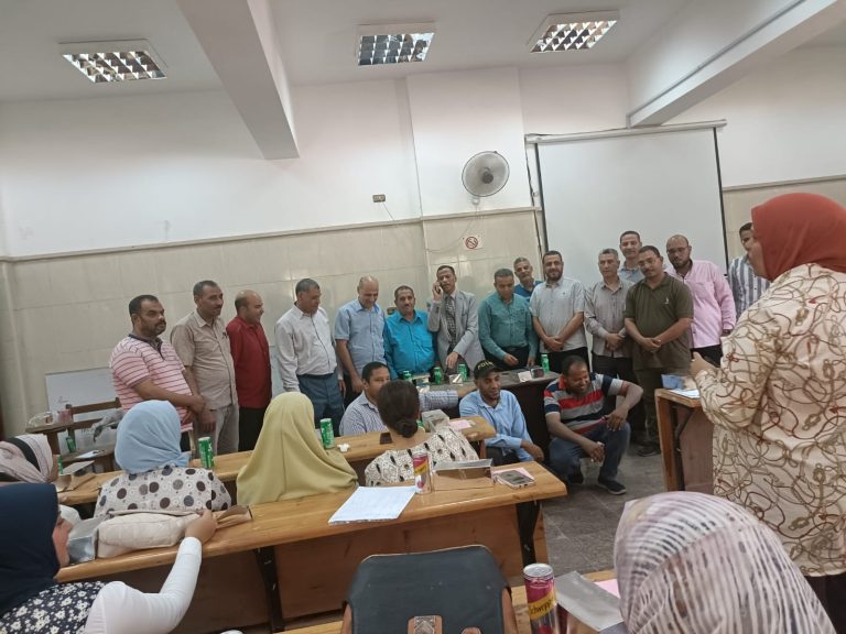 تحت رعاية السيد الأستاذ الدكتور ناصر حجي عميد الكلية والسادة أعضاء هيئة التدريس والهيئة المعاونة والسادة العاملين وطلاب منتسبي الكلية التهانى المباركه للزميل الفاضل الاستاذ محمد السيد مدير إدارة الدراسات العليا بكلية