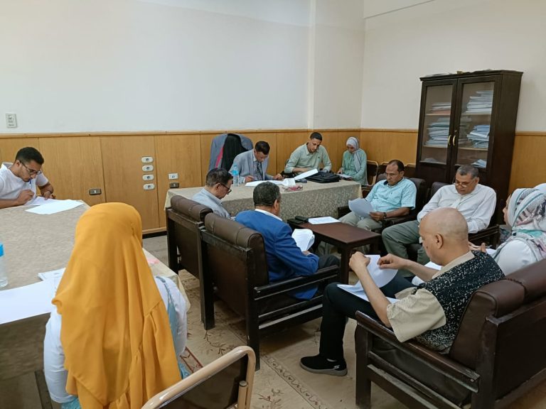 سيمنارين بقسم اللغة الفارسية بكلية الألسن