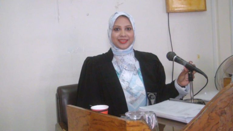 الدكتور ناصر حجي عميد الكلية والسادة الوكلاء والسادة أعضاء هيئة التدريس والهيئة المعاونة والسادة العاملين وطلاب منتسبي الكلية يهنئي المعيده ريهام محمود علام بمناسبة حصولها على درجة الماجستير في اللغويات بتقدير ممتاز مع التوصية بطبع