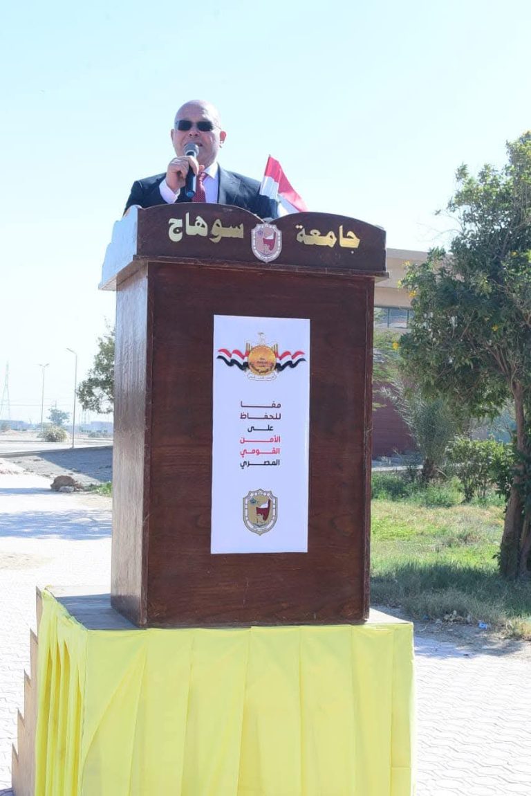 تحت شعار الأرض والجيش والشعب المصري إيد وحده ورفض تهجير الفلسطينين