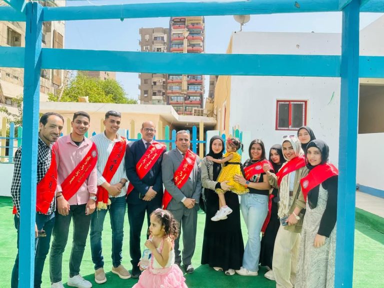 تحت رعاية السيد الأستاذ الدكتور حسان النعماني رئيس الجامعة تنظم كلية الألسن زيارة اليوم لدار الايتام بجوار النادي البحري بشارع الجمهورية بسوهاج