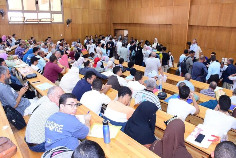 توافد تاريخي على جامعة سوهاج الأهلية