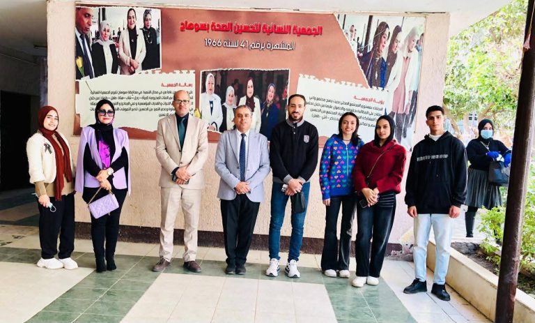 دامت الألسن عامره بسيادتكم  سيادة العميد ا. د صبري توفيق همام عميد كلية الالسن  و ا. د طارق  عبدالنعيم وكيل شؤن طلاب بكليه أ. أحمد عبدالحكم القاضى مدير إدارة رعاية شباب الكلية