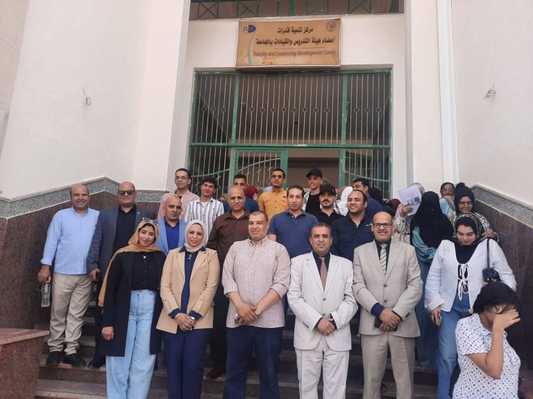 كلية الألسن تنضم إلي منظومة الاختبارات الإلكترونية