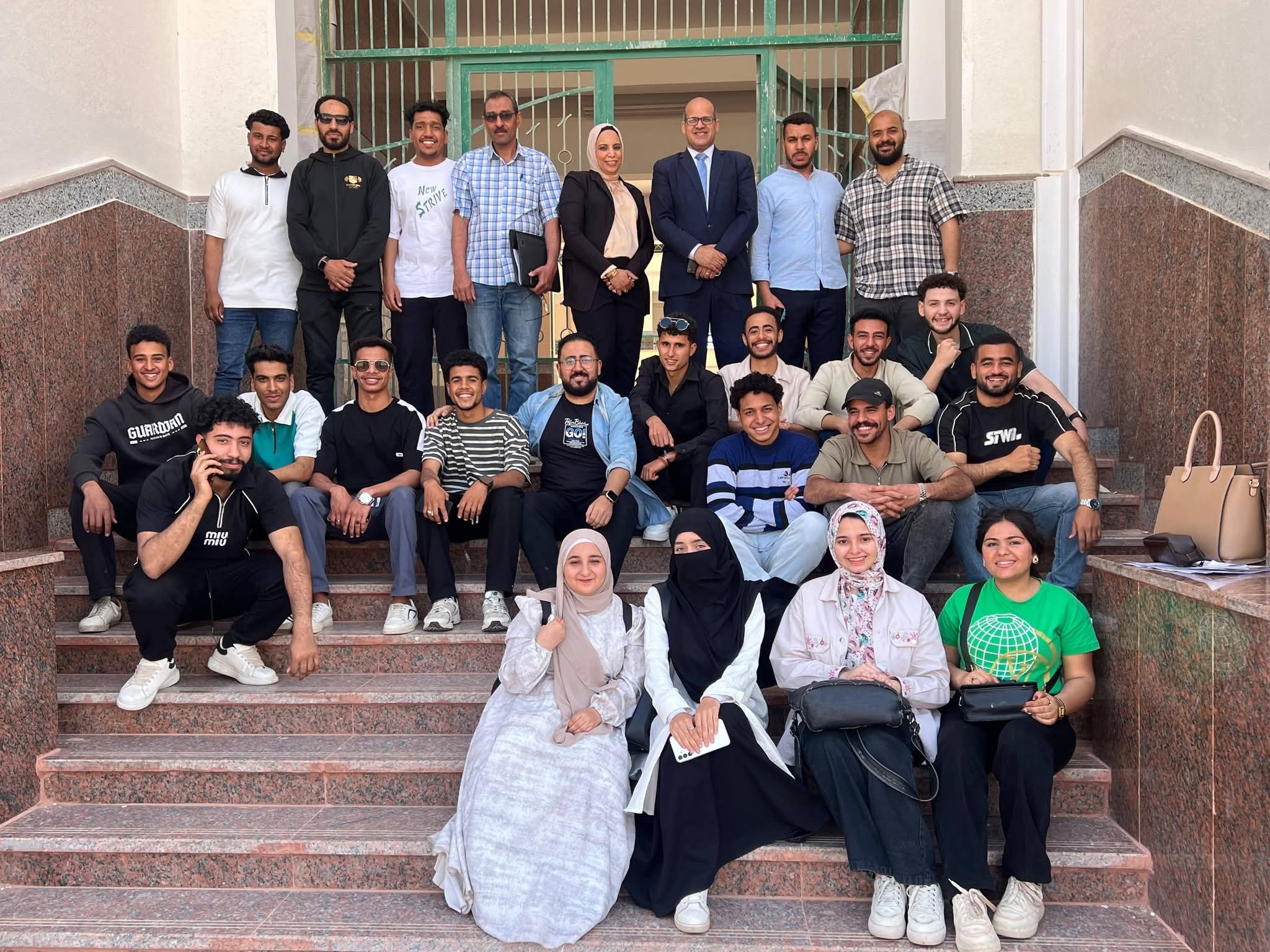 طائر كليه الالسن جامعة سوهاج تحلق فوق سماء التحويل الرقمي وتدخل في منظومه الاختبارات الإلكترونية